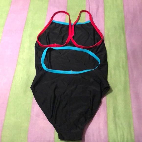 Swimsuit in excellent condition. - Picture 2 of 3